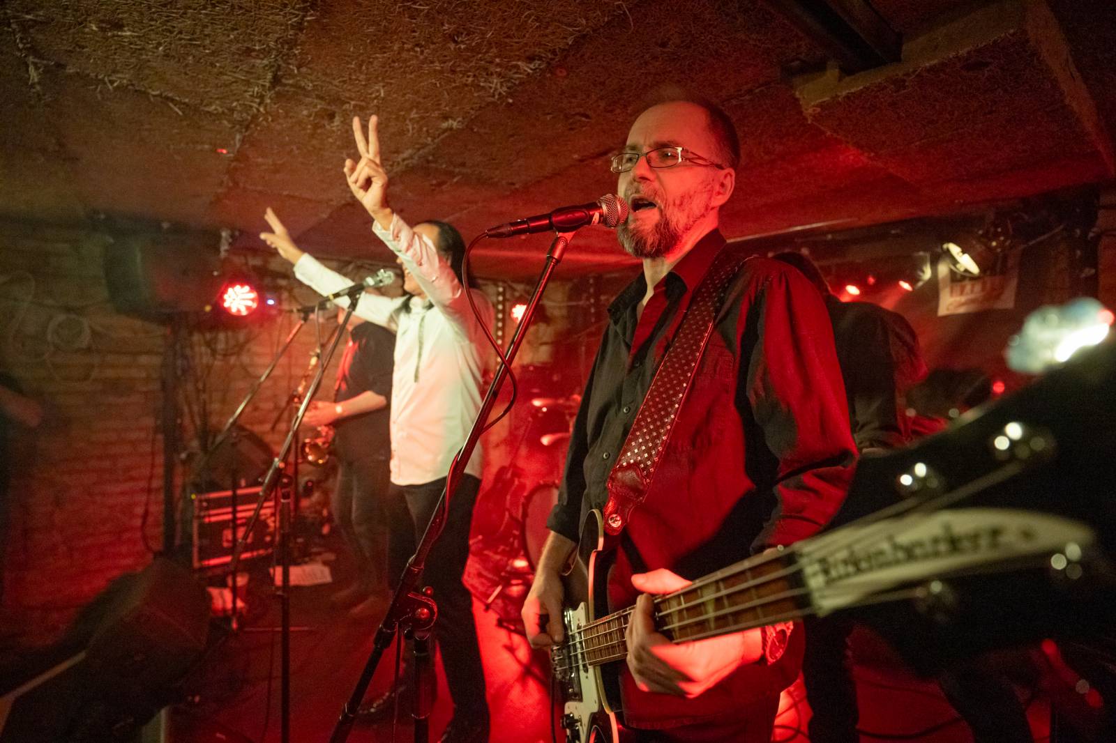 Schodiště pokřtilo v Café V lese modrou část svého 2LP, kmotrem se stal Golda ze Znouzectnosti