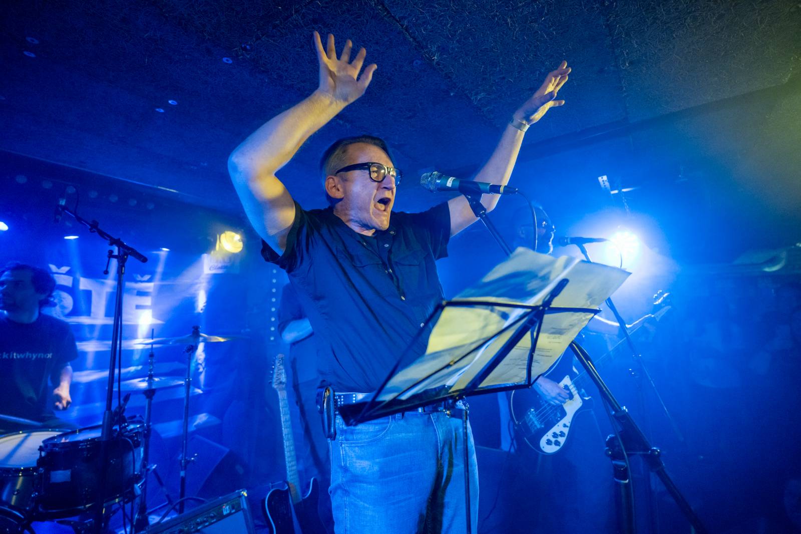 Schodiště pokřtilo v Café V lese modrou část svého 2LP, kmotrem se stal Golda ze Znouzectnosti