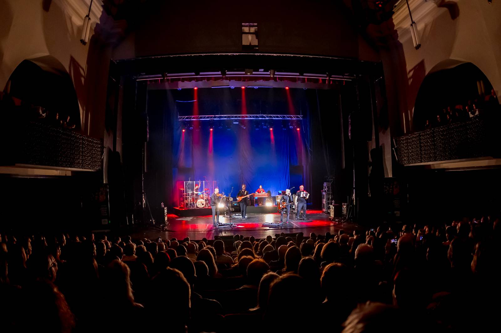 Čechomor pokřtil v Hybernii nové album, koncert obohatil o cimbálový doprovod