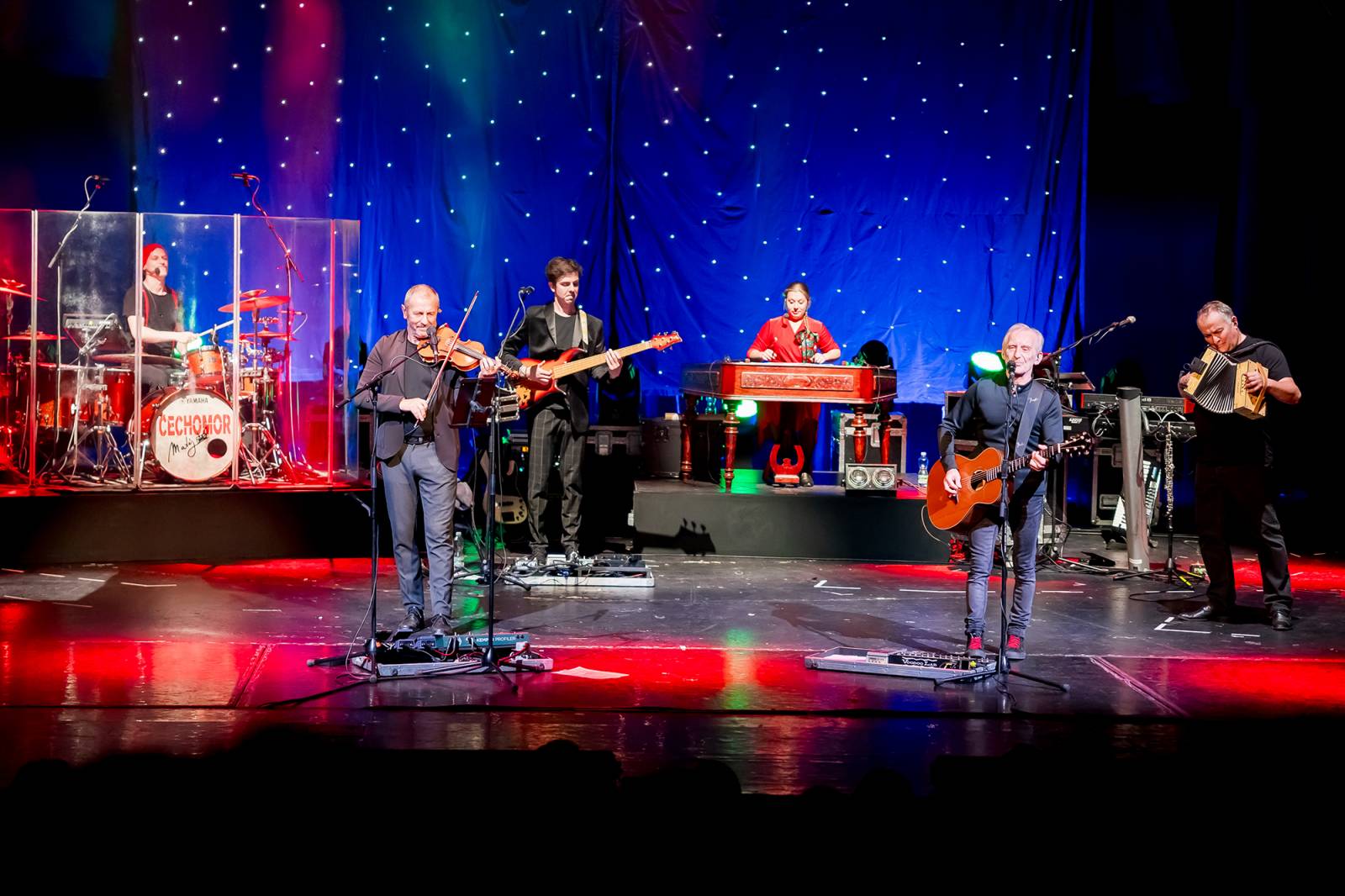 Čechomor pokřtil v Hybernii nové album, koncert obohatil o cimbálový doprovod