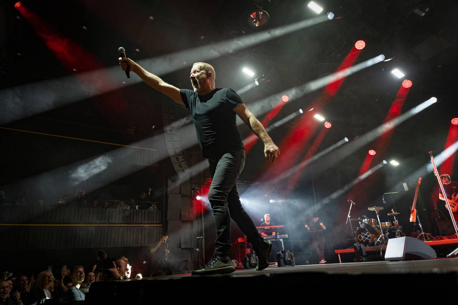 David Koller v Praze navodil vánoční atmosféru, do Fora Karlín si pozval Bena Cristovao a Lenku Dusilovou