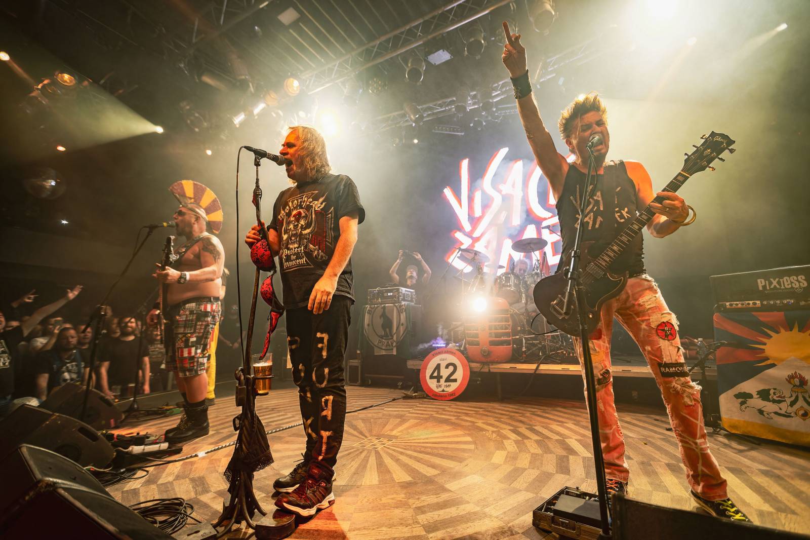 Visací zámek odehrál v Lucerna Music Baru poslední koncert letošního roku, oslavil jím 42 let na scéně