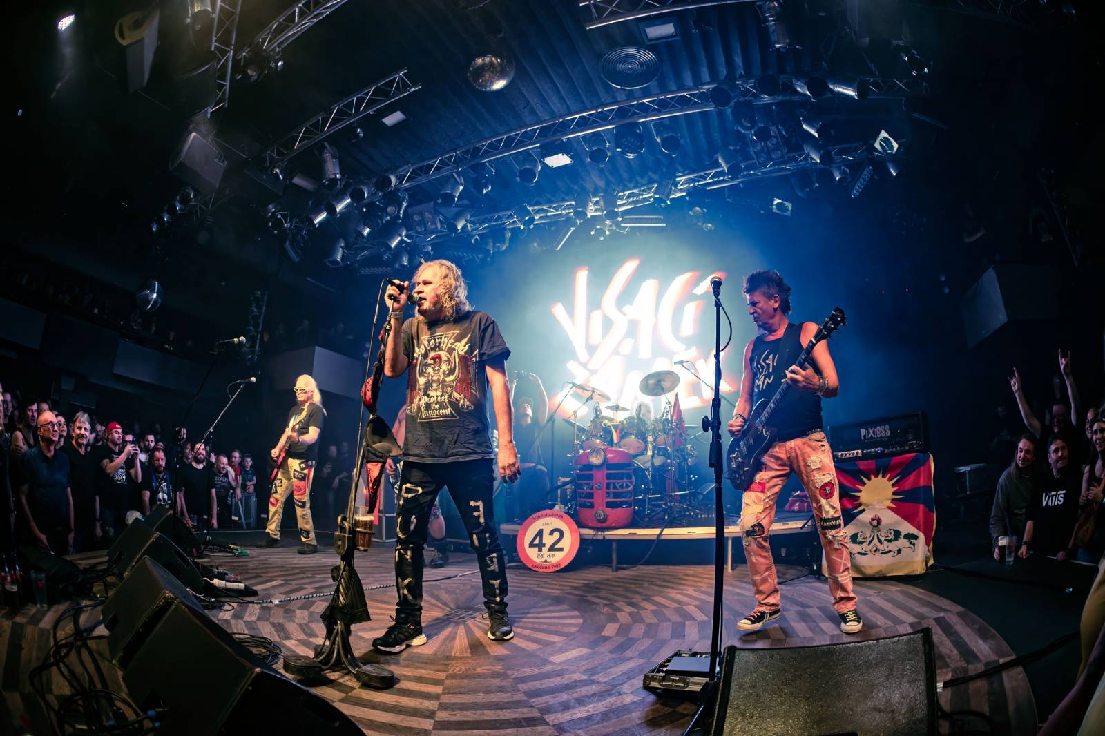 Visací zámek odehrál v Lucerna Music Baru poslední koncert letošního roku, oslavil jím 42 let na scéně