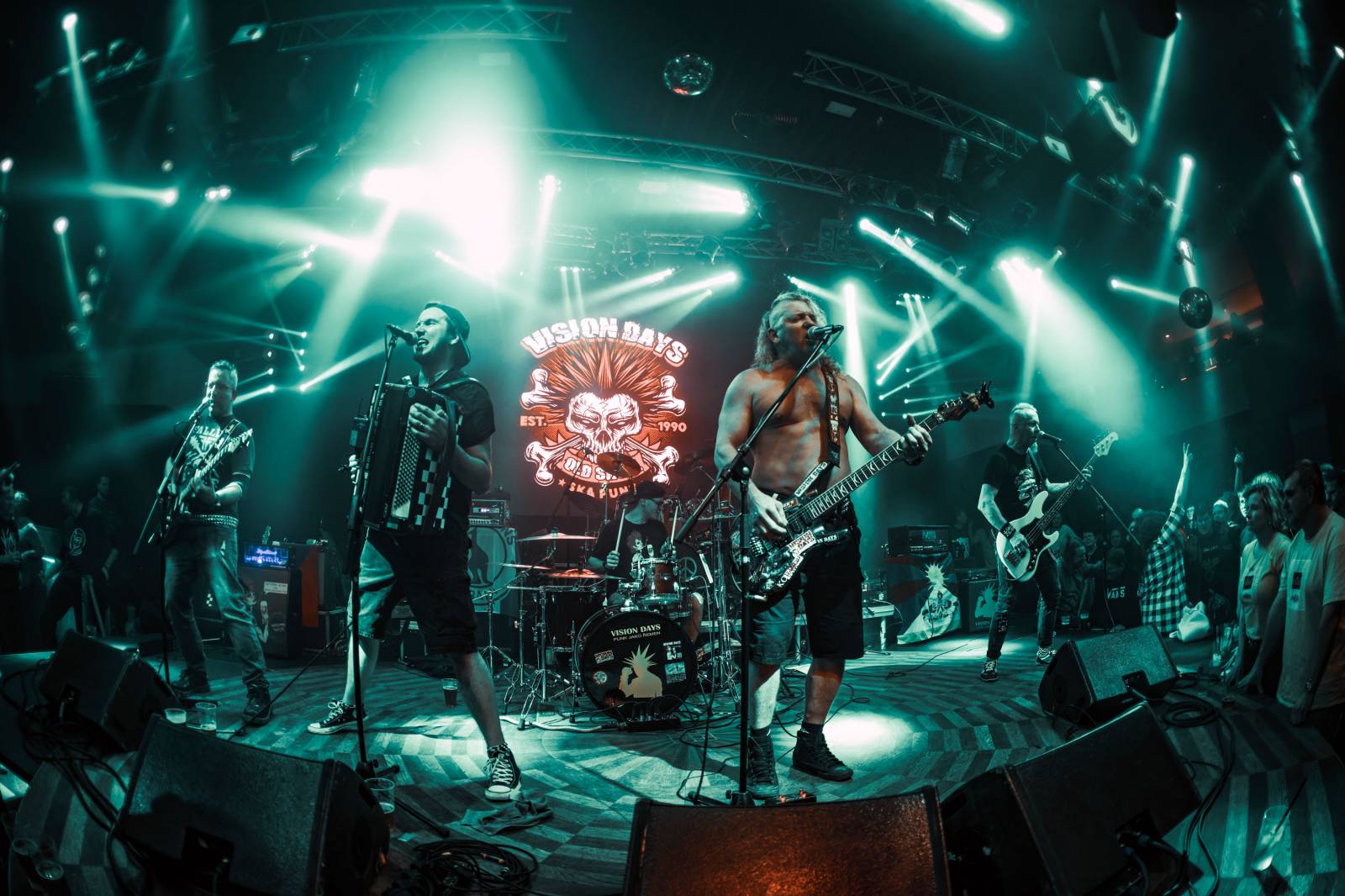 Visací zámek odehrál v Lucerna Music Baru poslední koncert letošního roku, oslavil jím 42 let na scéně