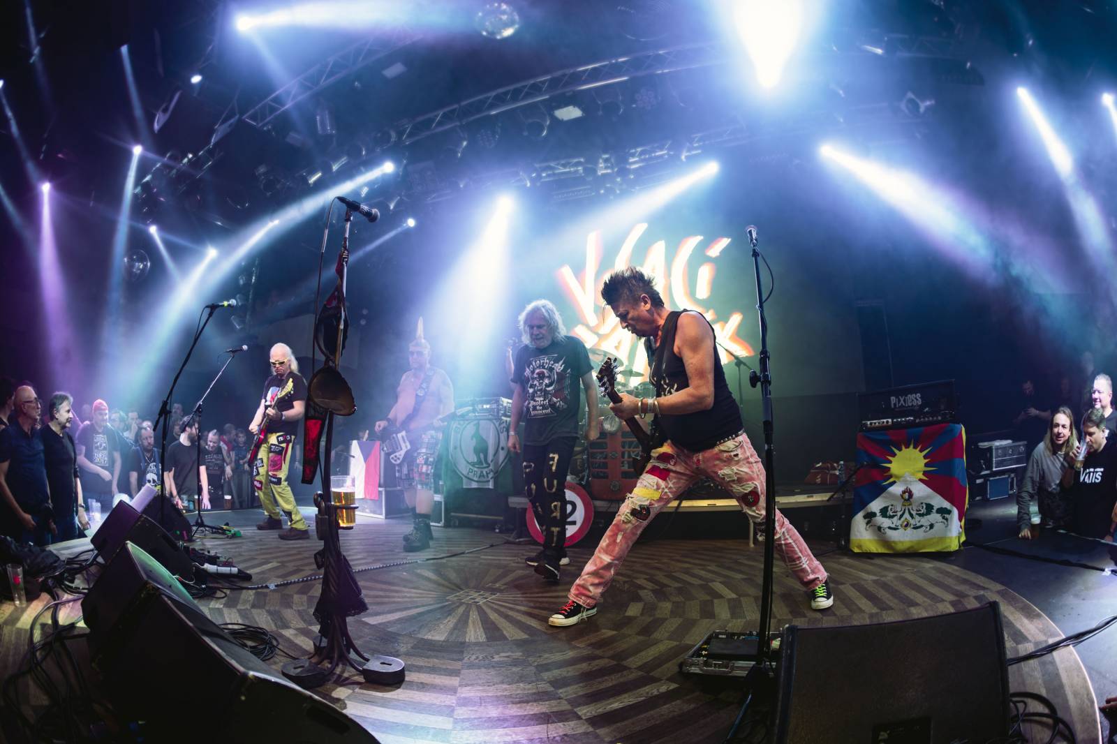 Visací zámek odehrál v Lucerna Music Baru poslední koncert letošního roku, oslavil jím 42 let na scéně