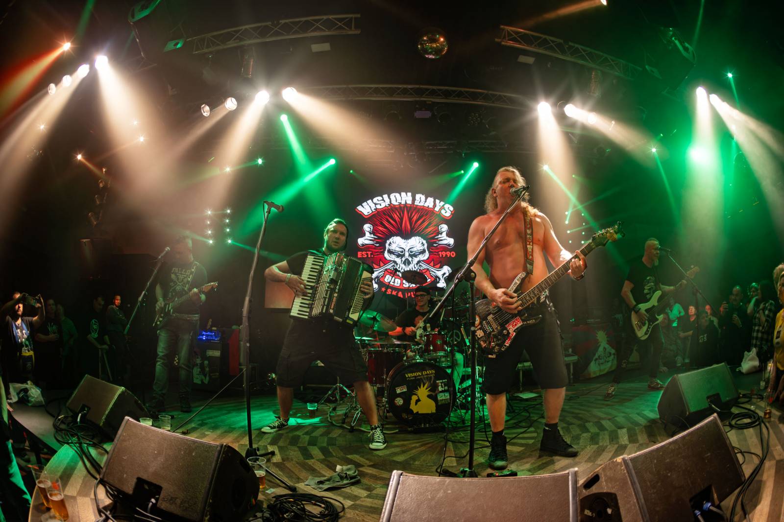 Visací zámek odehrál v Lucerna Music Baru poslední koncert letošního roku, oslavil jím 42 let na scéně