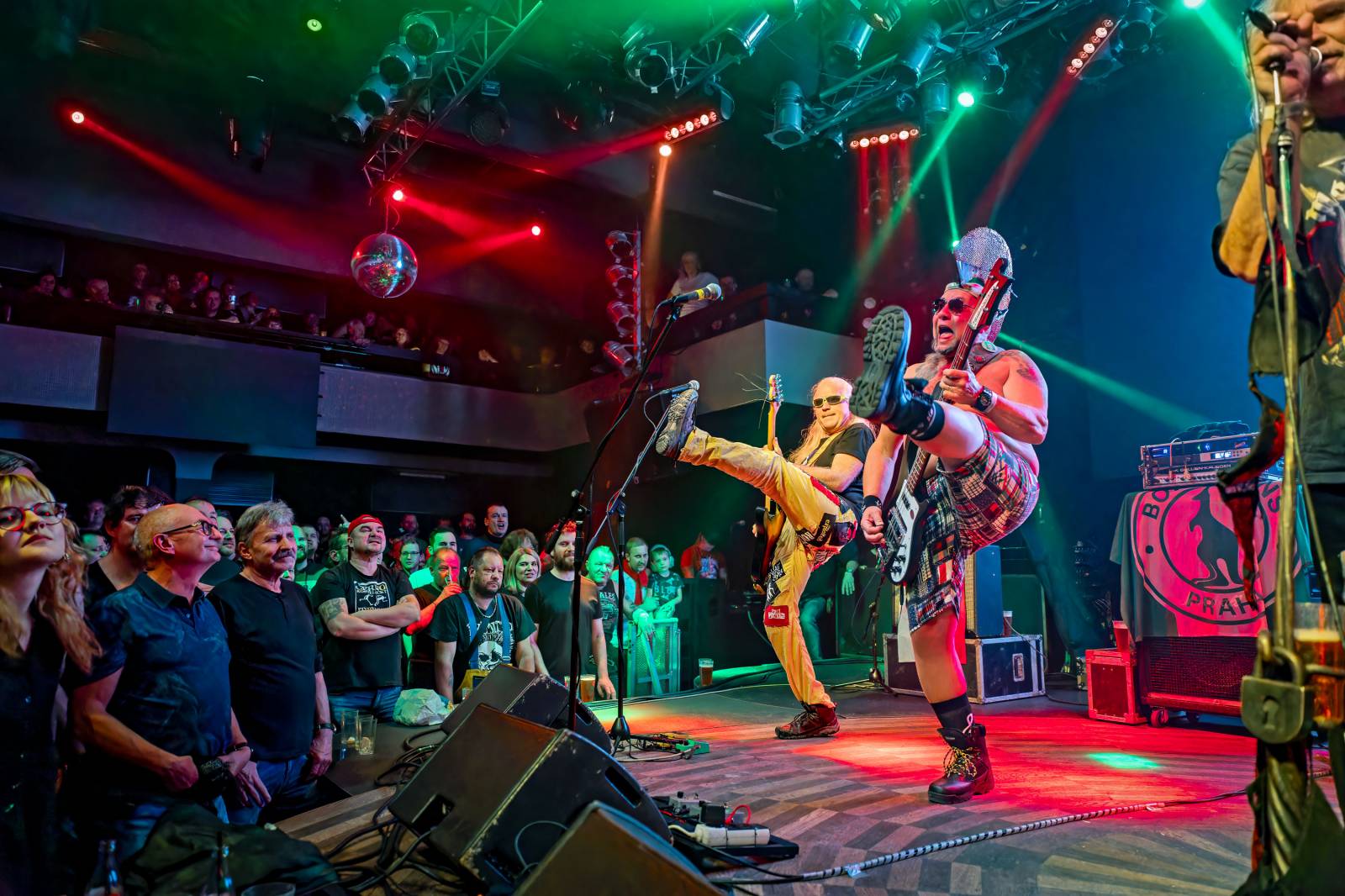 Visací zámek odehrál v Lucerna Music Baru poslední koncert letošního roku, oslavil jím 42 let na scéně