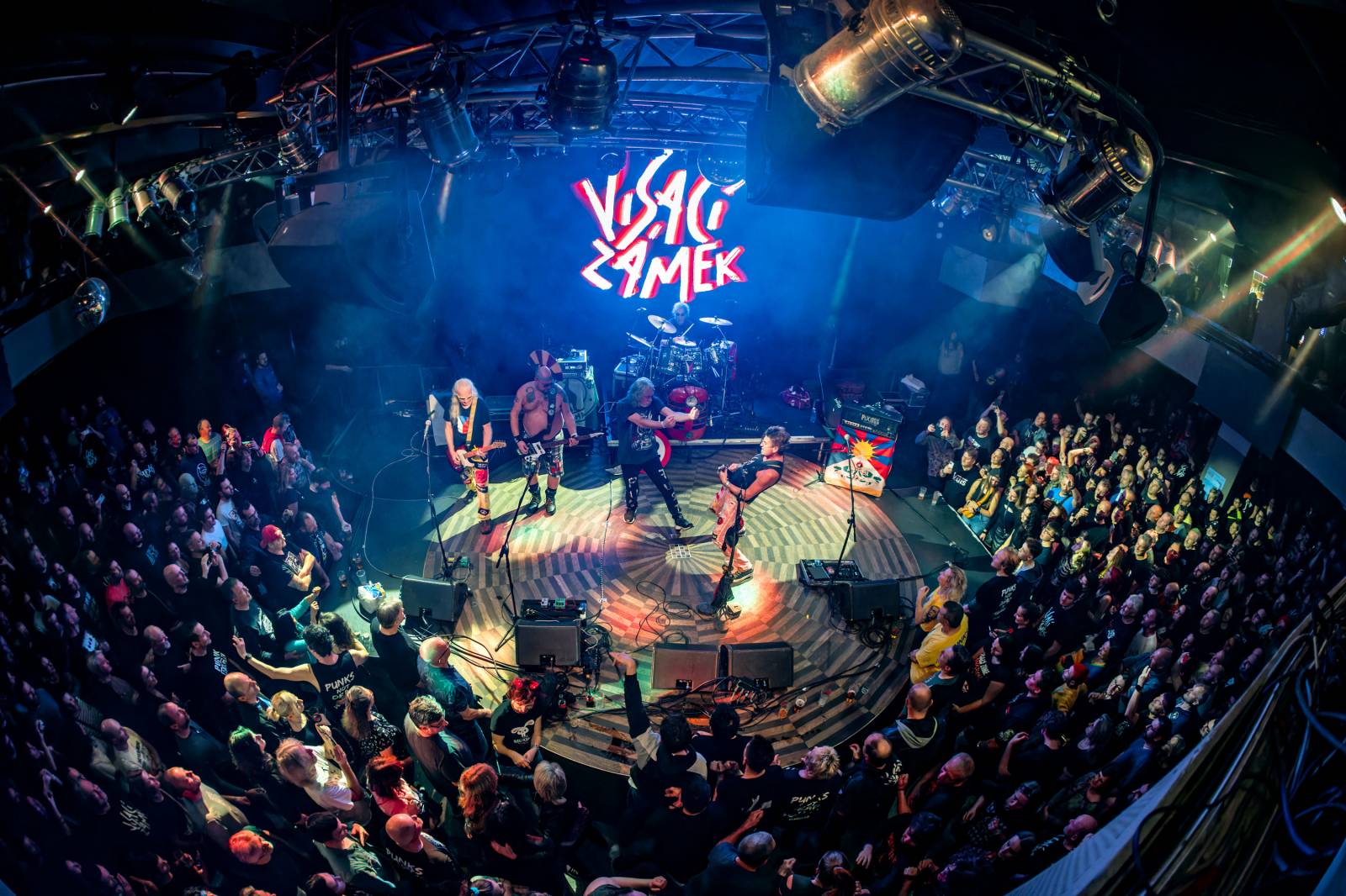 Visací zámek odehrál v Lucerna Music Baru poslední koncert letošního roku, oslavil jím 42 let na scéně