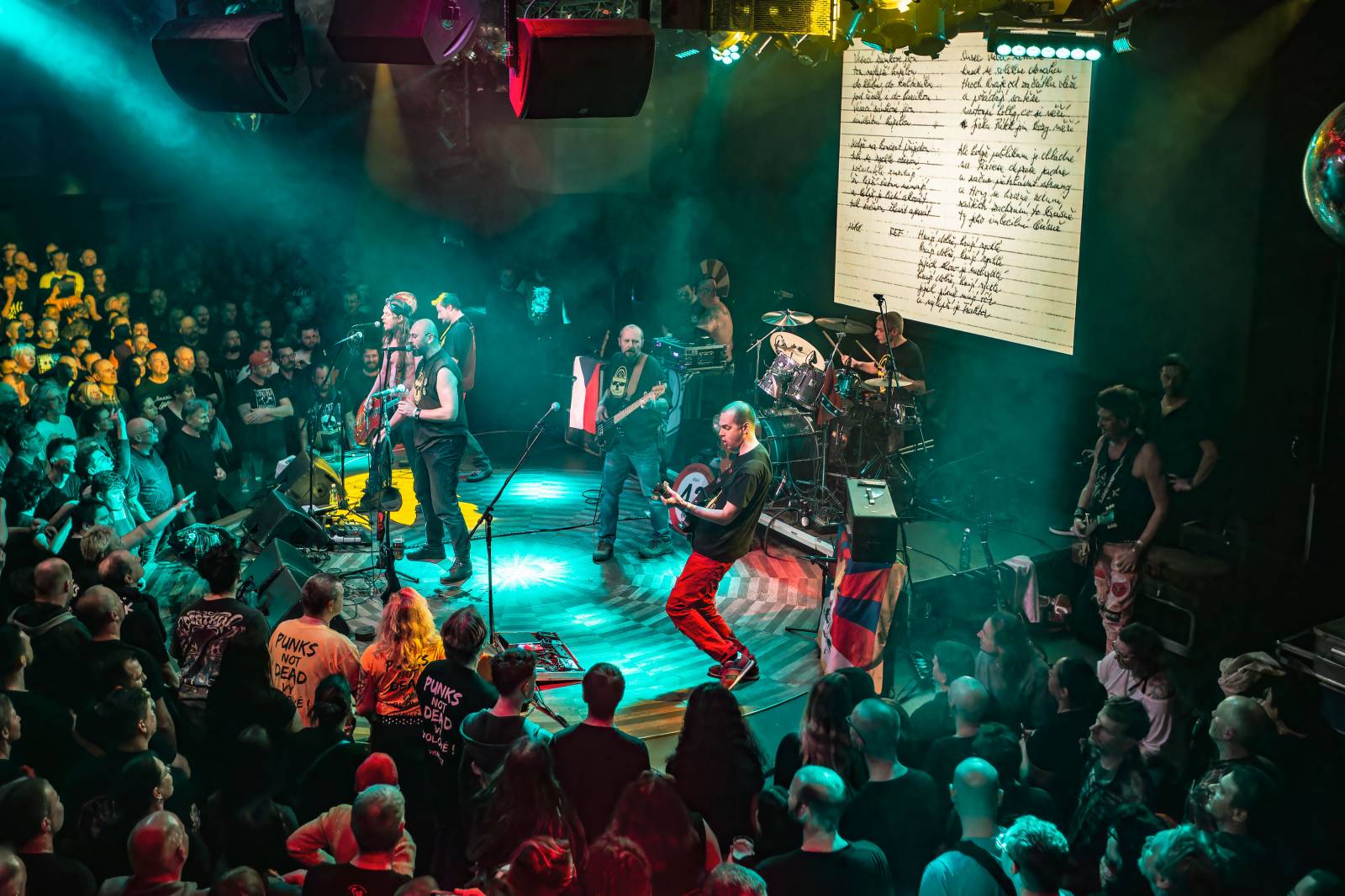 Visací zámek odehrál v Lucerna Music Baru poslední koncert letošního roku, oslavil jím 42 let na scéně