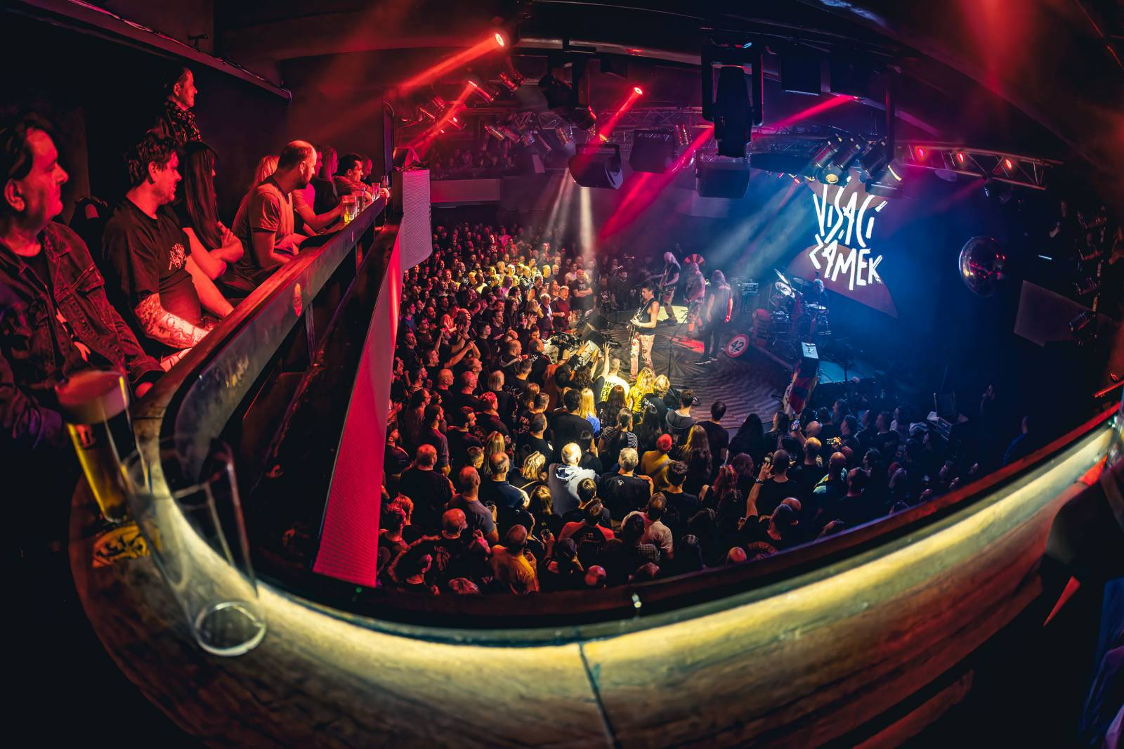 Visací zámek odehrál v Lucerna Music Baru poslední koncert letošního roku, oslavil jím 42 let na scéně