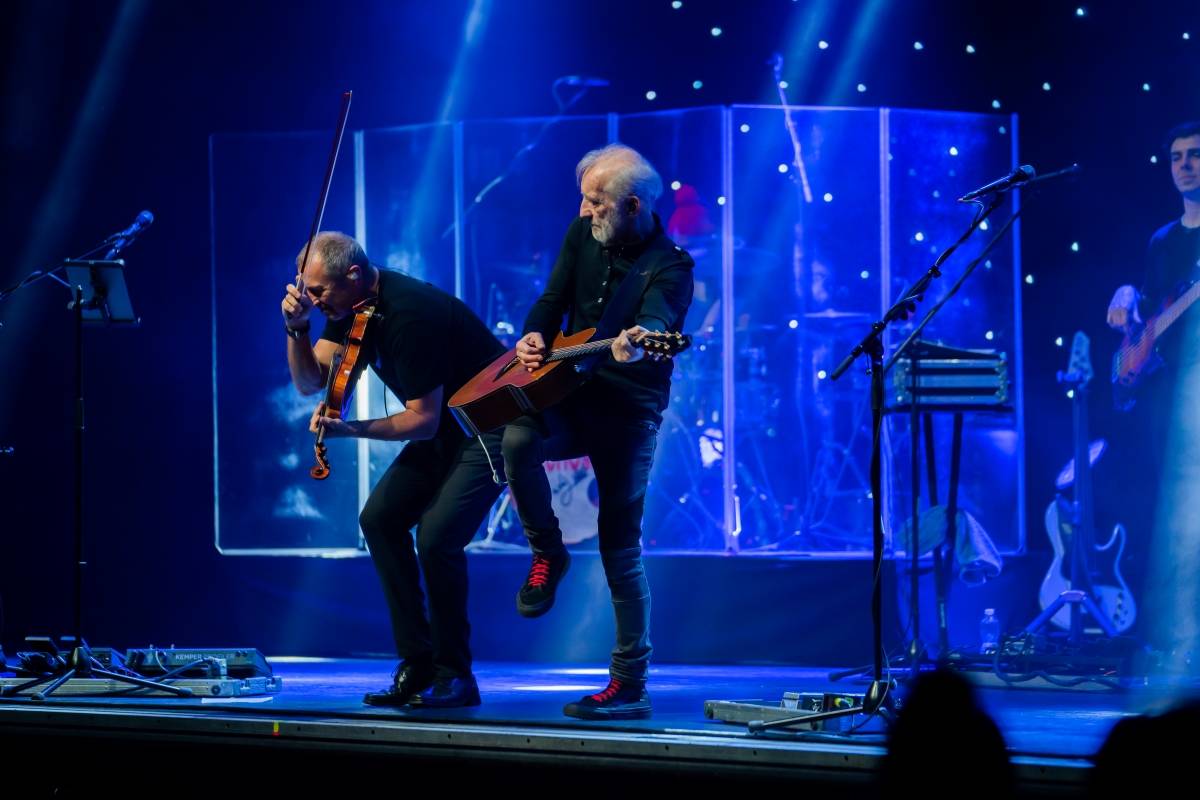 Čechomor zavítal s vánočním turné do Brna, doprovodila ho cimbalistka Anna Jagošová