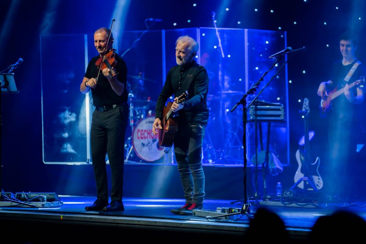 Čechomor zavítal s vánočním turné do Brna, doprovodila ho cimbalistka Anna Jagošová