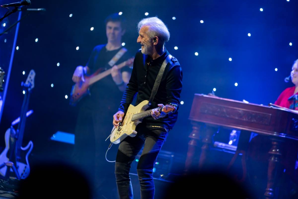 Čechomor zavítal s vánočním turné do Brna, doprovodila ho cimbalistka Anna Jagošová