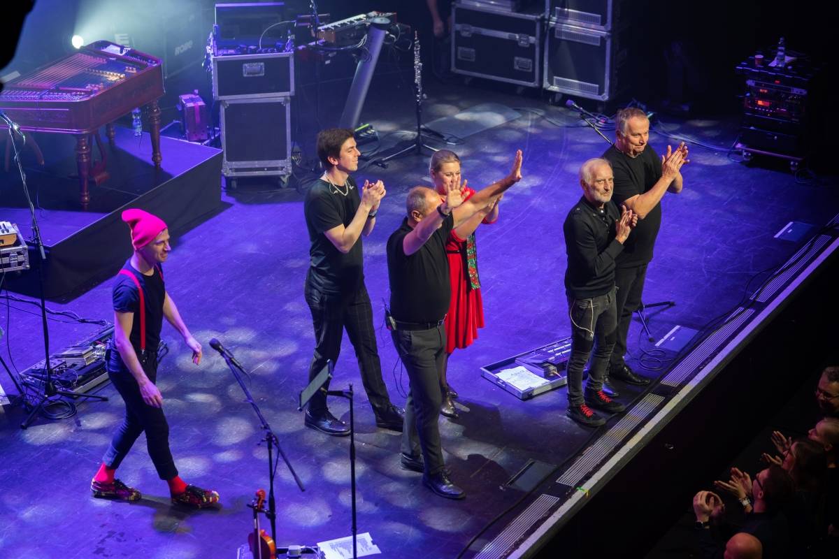 Čechomor zavítal s vánočním turné do Brna, doprovodila ho cimbalistka Anna Jagošová