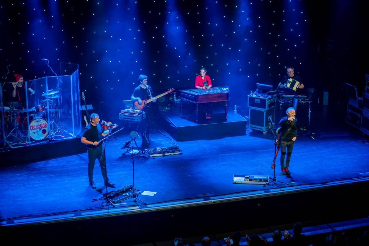 Čechomor zavítal s vánočním turné do Brna, doprovodila ho cimbalistka Anna Jagošová