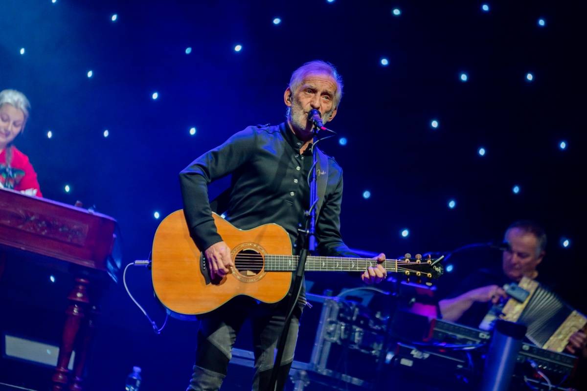 Čechomor zavítal s vánočním turné do Brna, doprovodila ho cimbalistka Anna Jagošová