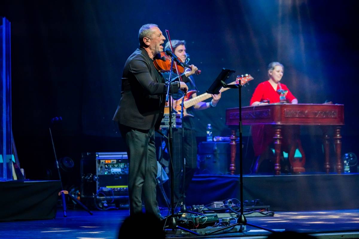 Čechomor zavítal s vánočním turné do Brna, doprovodila ho cimbalistka Anna Jagošová