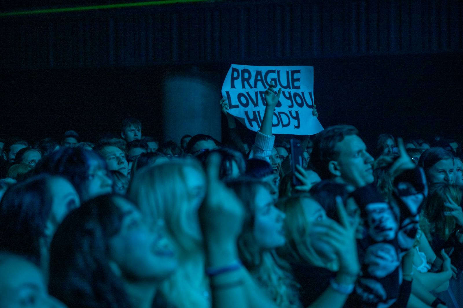 Palaye Royale rozbouřili Forum Karlín. V Praze jsme doma, hlásali