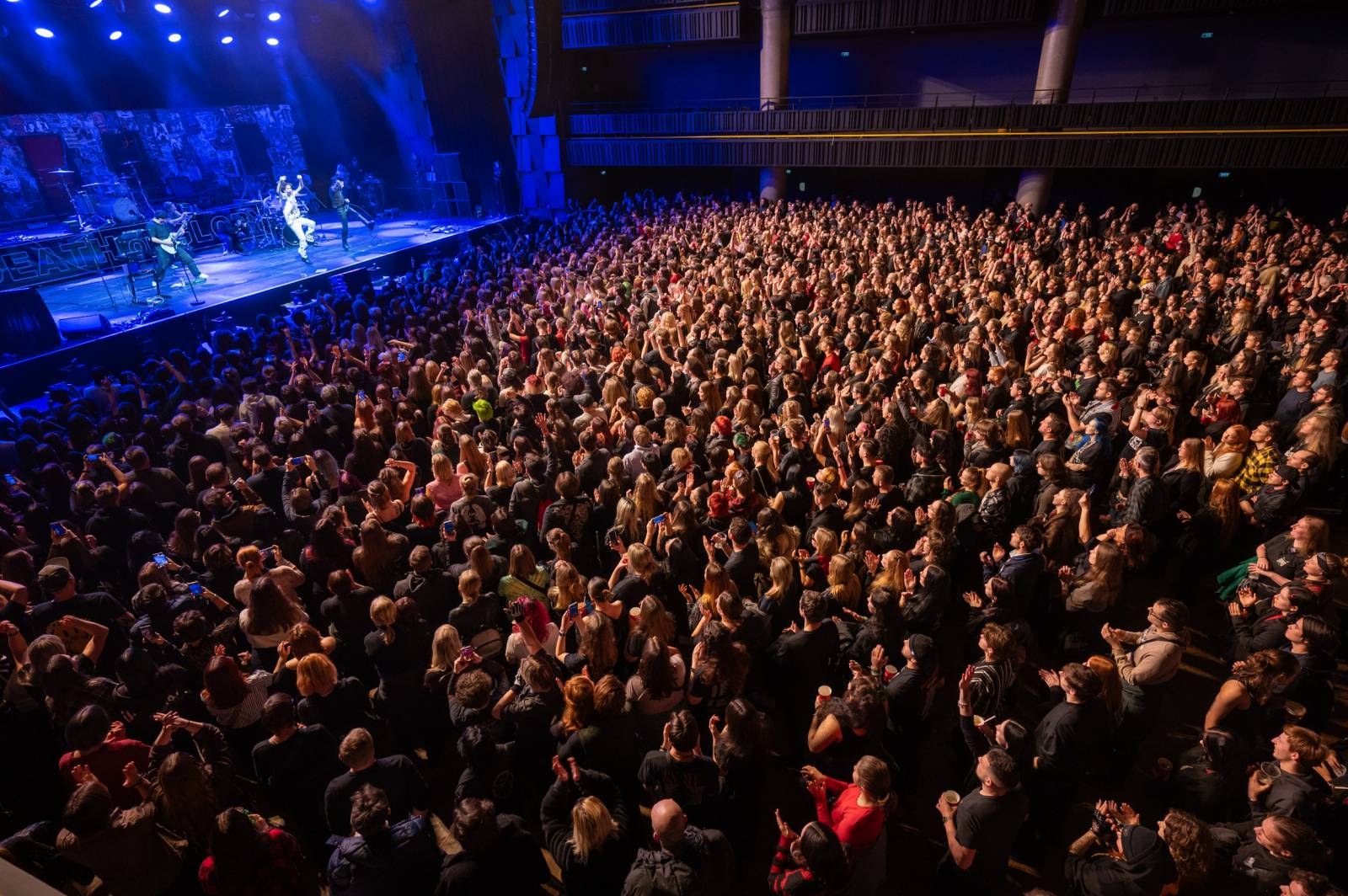 Palaye Royale rozbouřili Forum Karlín. V Praze jsme doma, hlásali