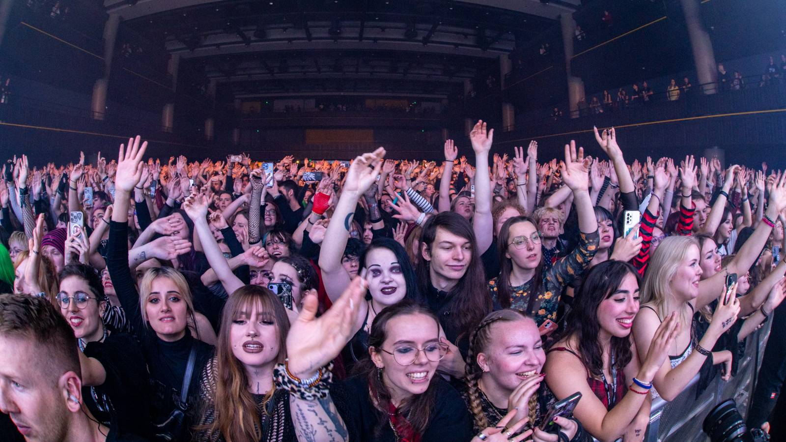 Palaye Royale rozbouřili Forum Karlín. V Praze jsme doma, hlásali