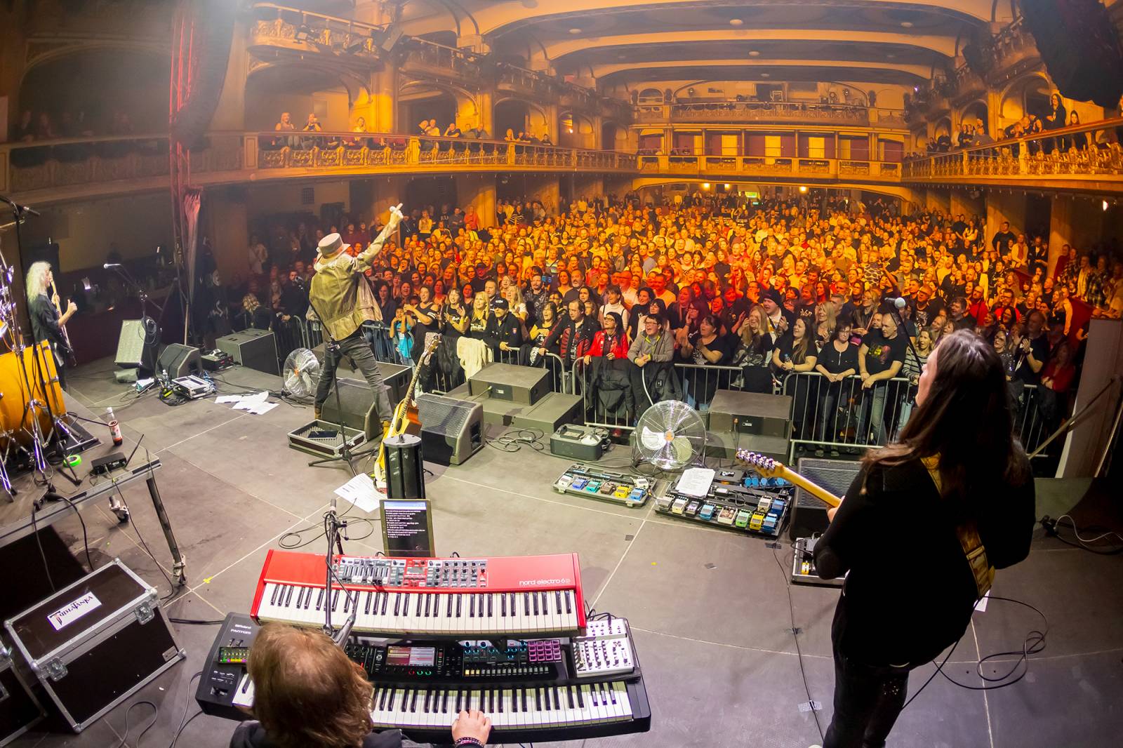 Vánoce po Slovensku. Tublatanka a Peter Nagy rozezpívali svými hity pražskou Lucernu