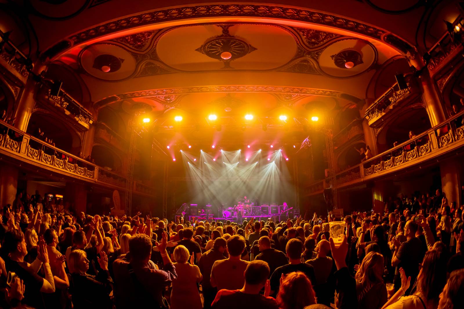 Vánoce po Slovensku. Tublatanka a Peter Nagy rozezpívali svými hity pražskou Lucernu