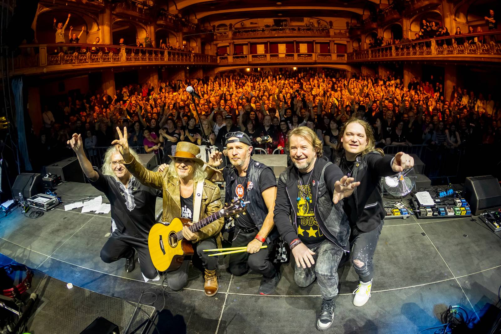 Vánoce po Slovensku. Tublatanka a Peter Nagy rozezpívali svými hity pražskou Lucernu