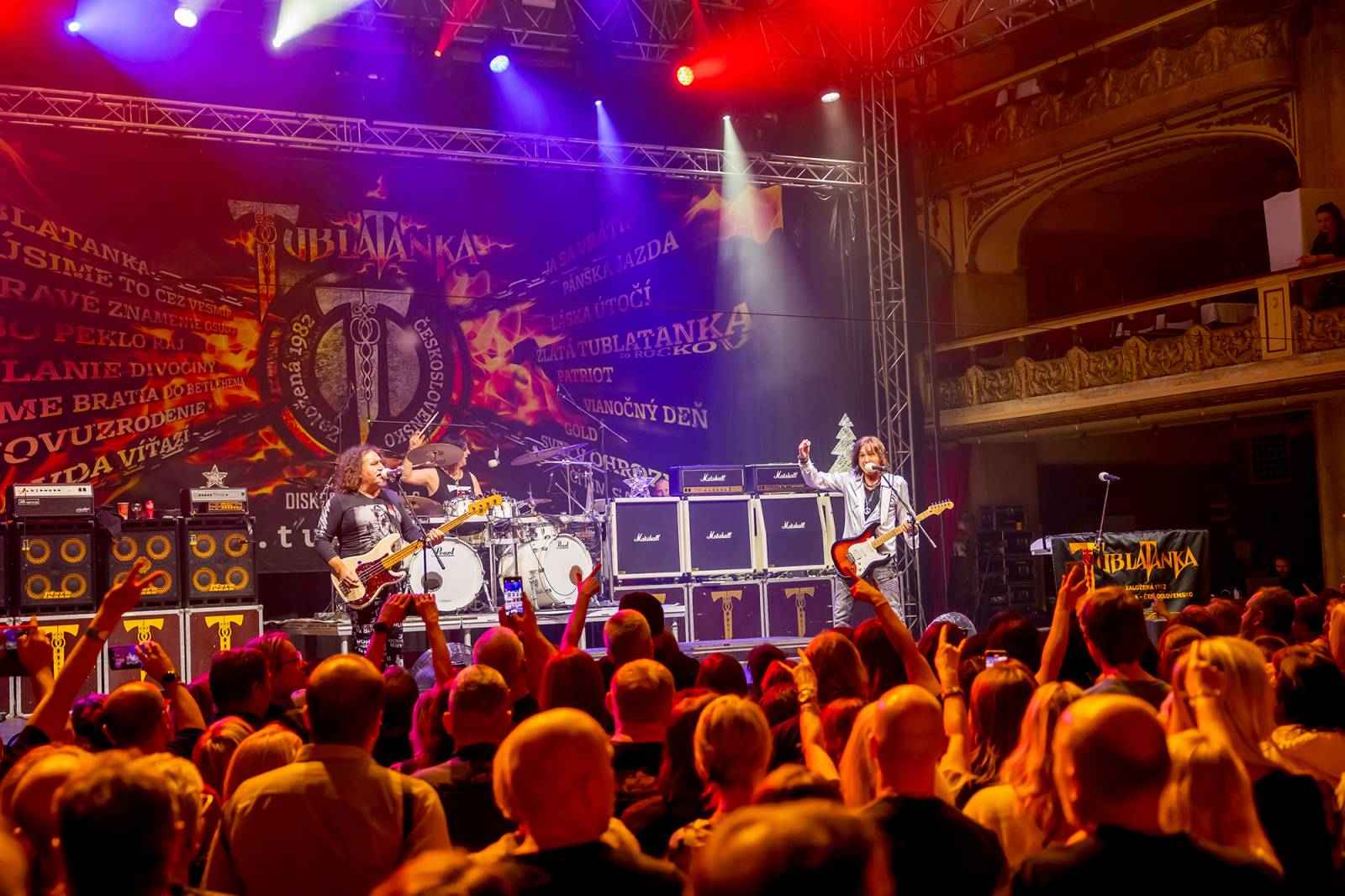 Vánoce po Slovensku. Tublatanka a Peter Nagy rozezpívali svými hity pražskou Lucernu