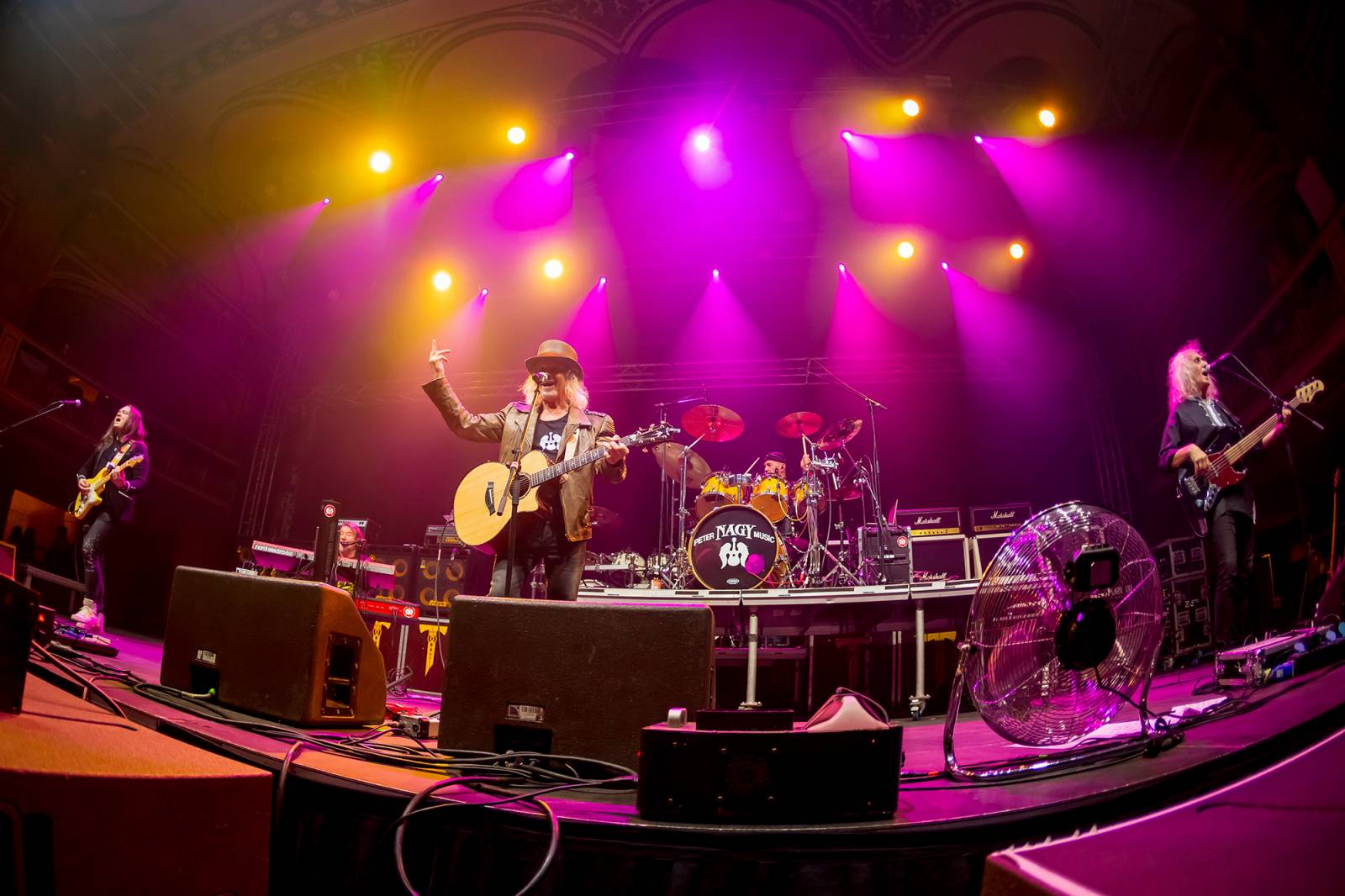 Vánoce po Slovensku. Tublatanka a Peter Nagy rozezpívali svými hity pražskou Lucernu