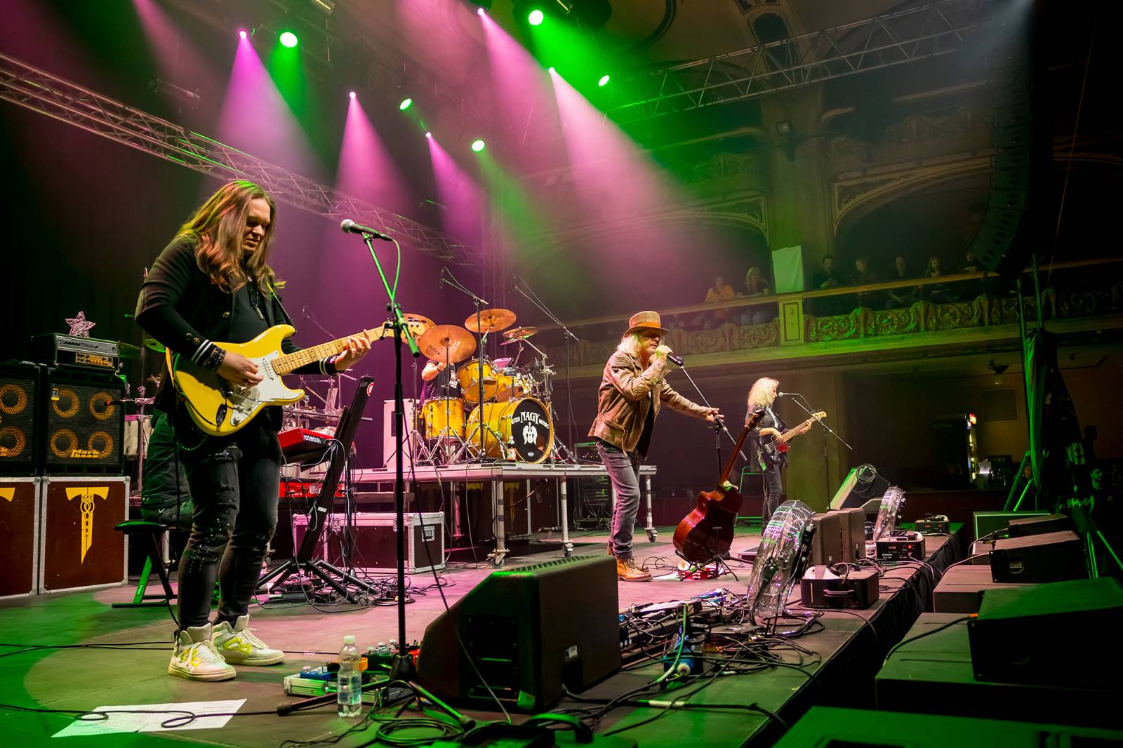 Vánoce po Slovensku. Tublatanka a Peter Nagy rozezpívali svými hity pražskou Lucernu