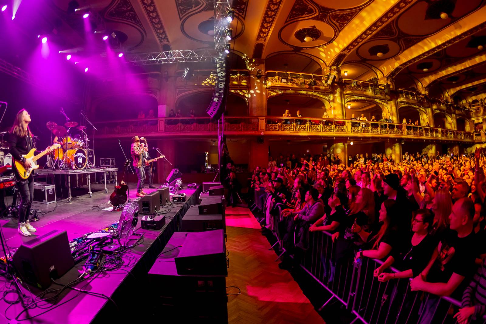 Vánoce po Slovensku. Tublatanka a Peter Nagy rozezpívali svými hity pražskou Lucernu