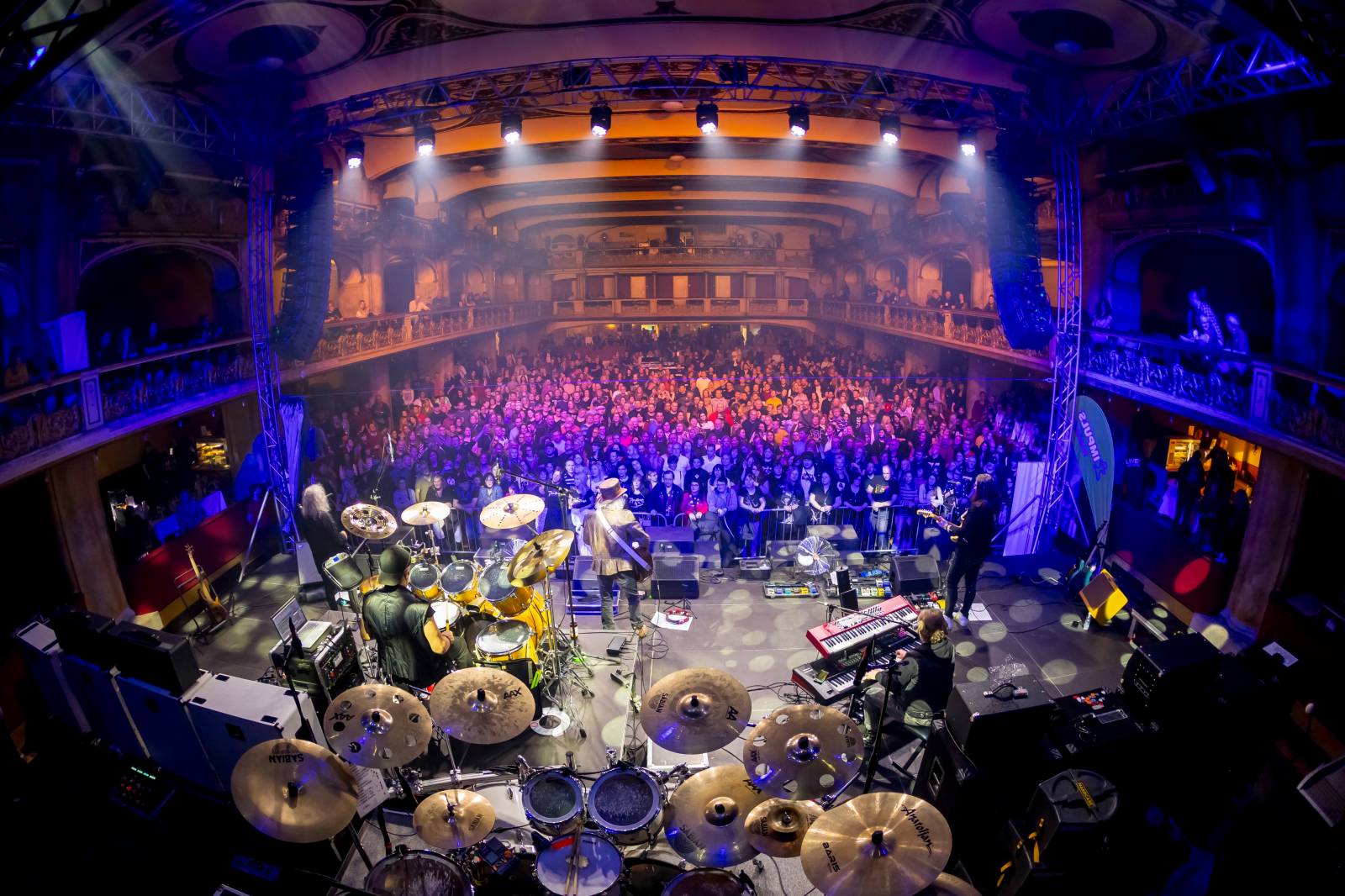 Vánoce po Slovensku. Tublatanka a Peter Nagy rozezpívali svými hity pražskou Lucernu