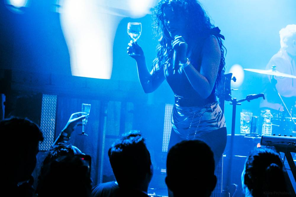 MYDY měli v Lucerna Music Baru energie na rozdávání, roztančili celý klub