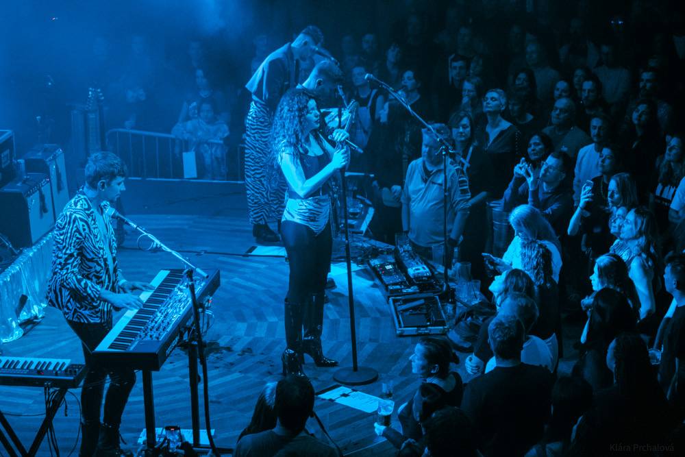 MYDY měli v Lucerna Music Baru energie na rozdávání, roztančili celý klub