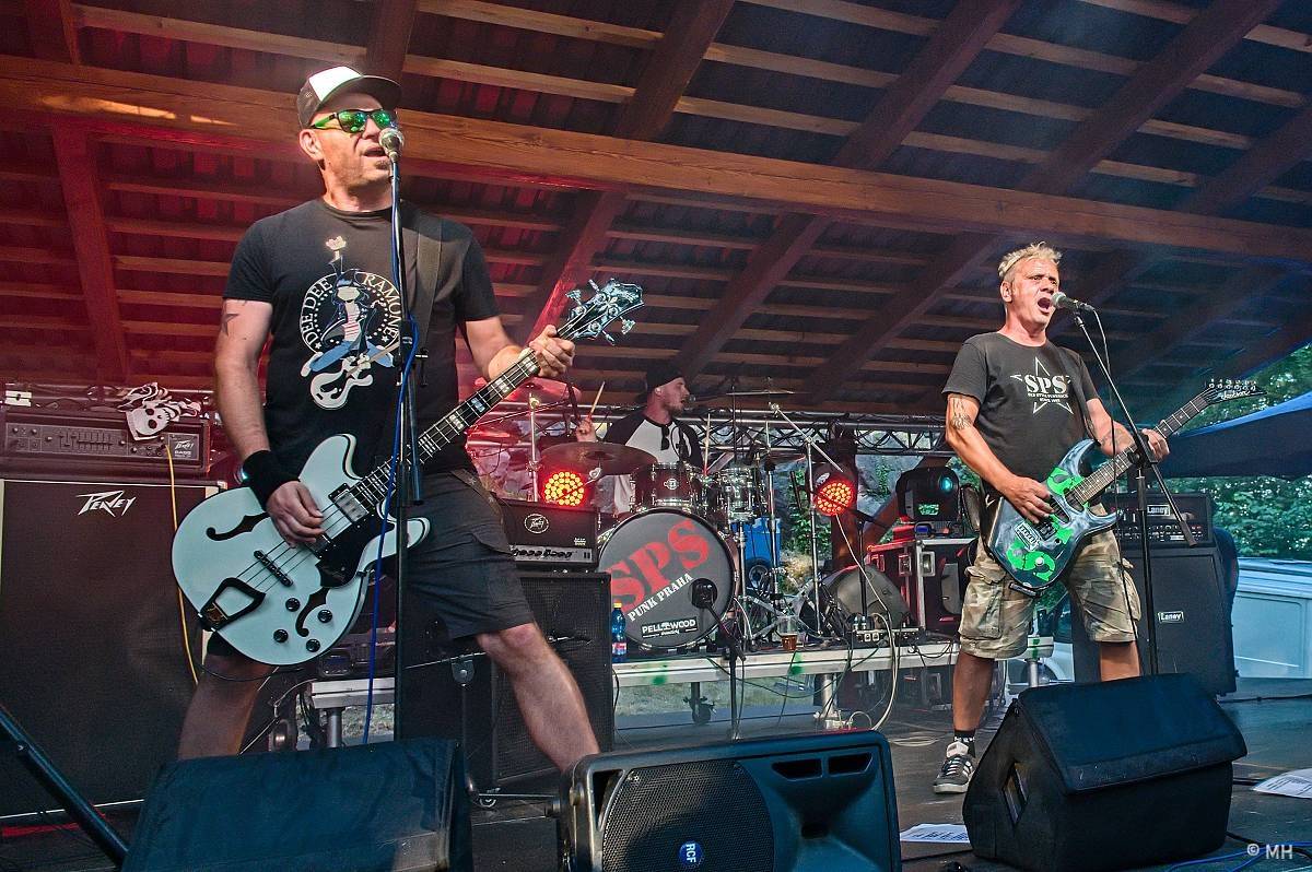 Rok 2024 objektivem fotografů | Martin Hanáček zachytil Metalfest, Pekelný ostrov i koncerty Tří sester, Visacího zámku či The Fialky