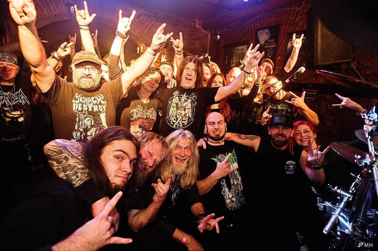 Rok 2024 objektivem fotografů | Martin Hanáček zachytil Metalfest, Pekelný ostrov i koncerty Tří sester, Visacího zámku či The Fialky