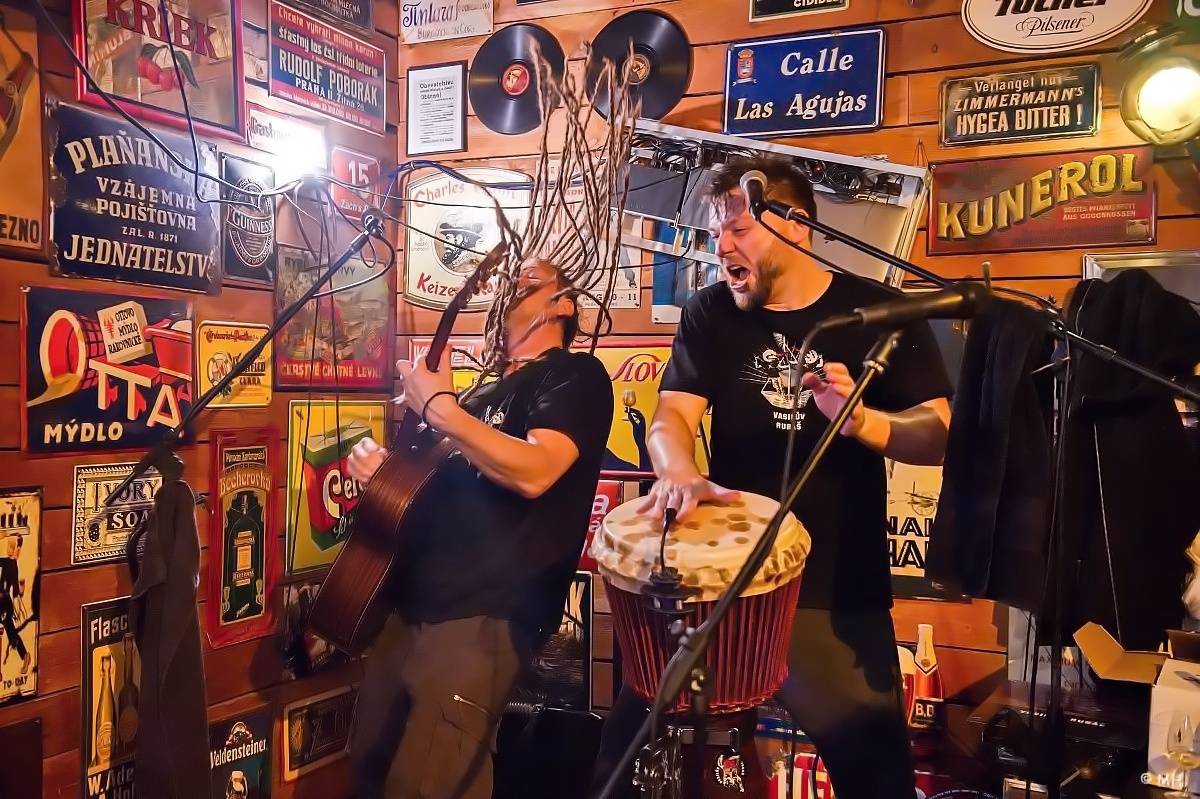 Rok 2024 objektivem fotografů | Martin Hanáček zachytil Metalfest, Pekelný ostrov i koncerty Tří sester, Visacího zámku či The Fialky