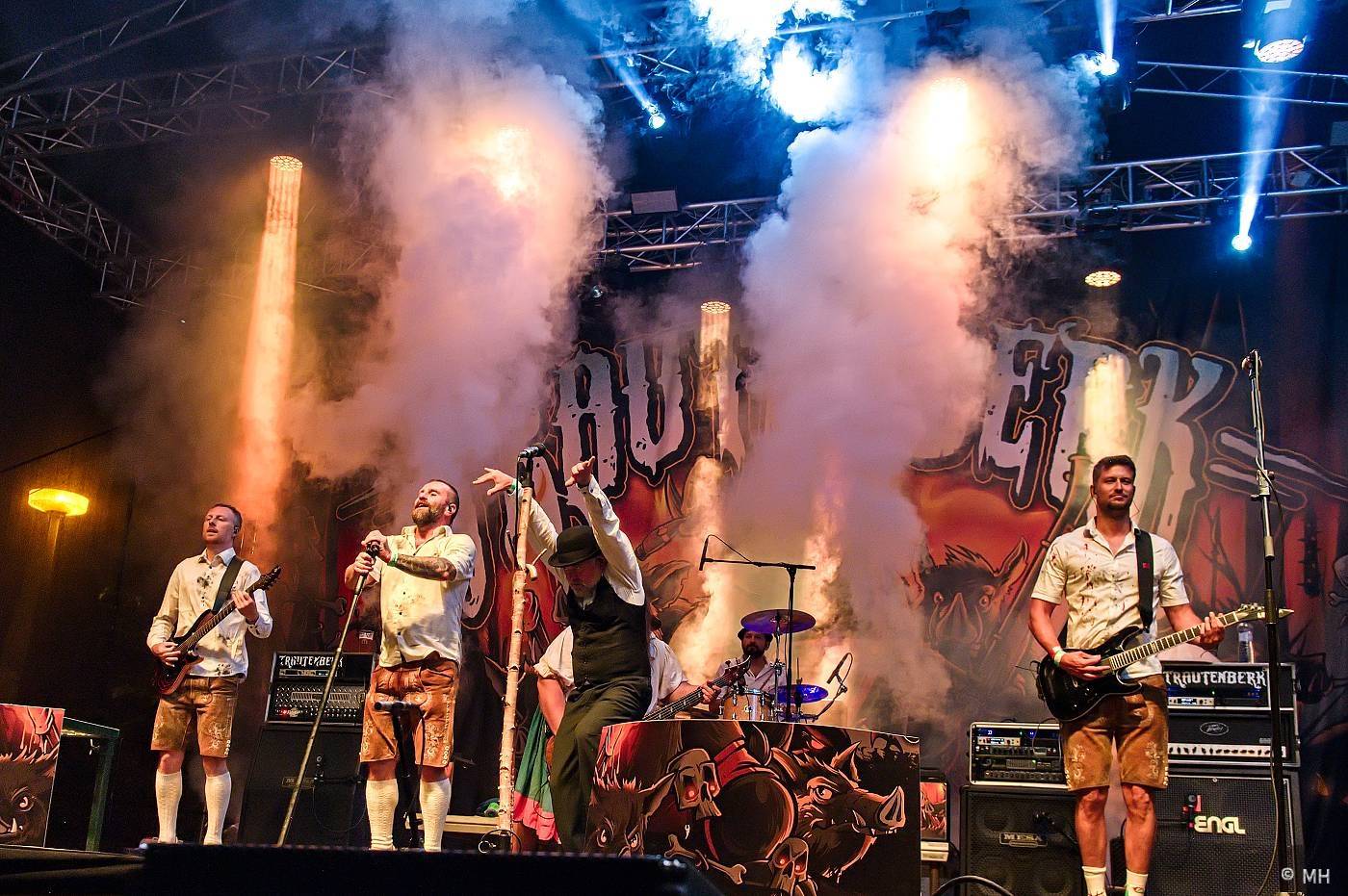 Rok 2024 objektivem fotografů | Martin Hanáček zachytil Metalfest, Pekelný ostrov i koncerty Tří sester, Visacího zámku či The Fialky