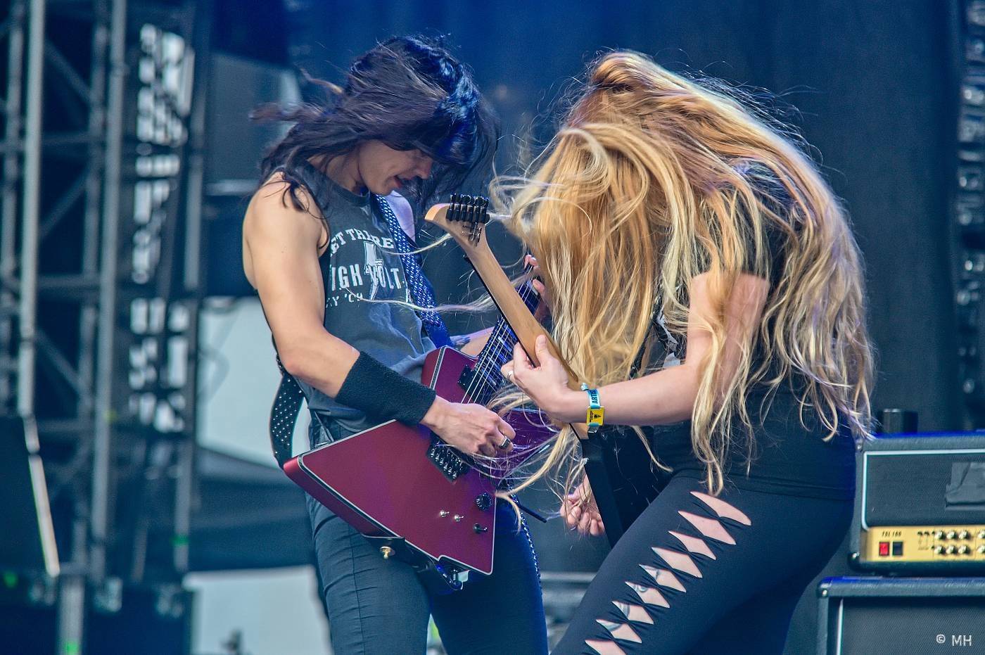 Rok 2024 objektivem fotografů | Martin Hanáček zachytil Metalfest, Pekelný ostrov i koncerty Tří sester, Visacího zámku či The Fialky