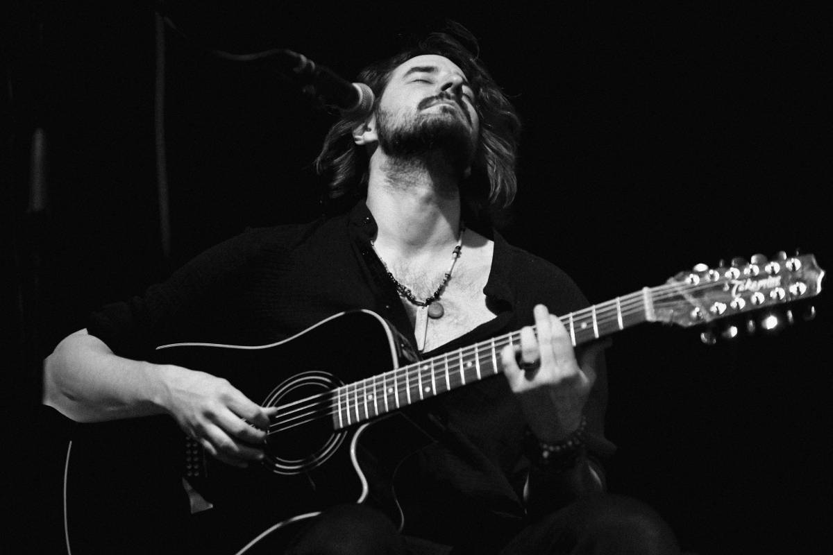 Michal Prokop zpříjemnil vyprodanému Foru Karlín svými písněmi předvánoční čas