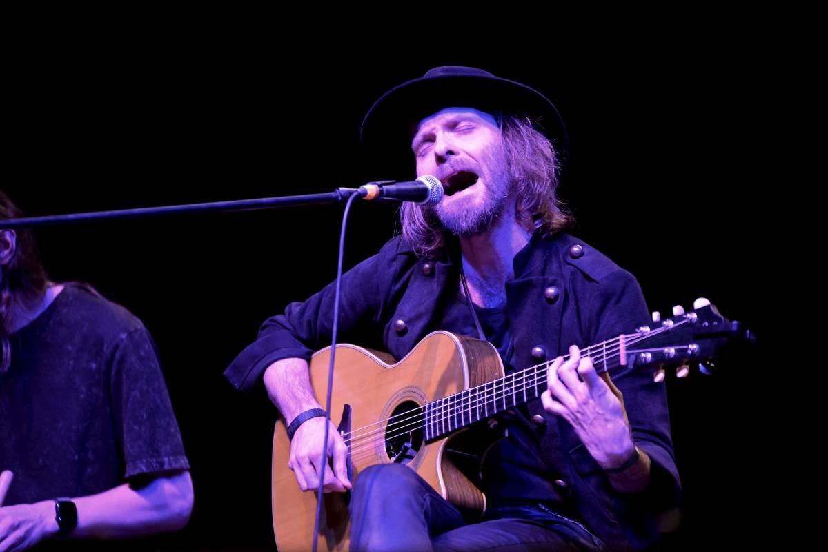 Michal Prokop zpříjemnil vyprodanému Foru Karlín svými písněmi předvánoční čas