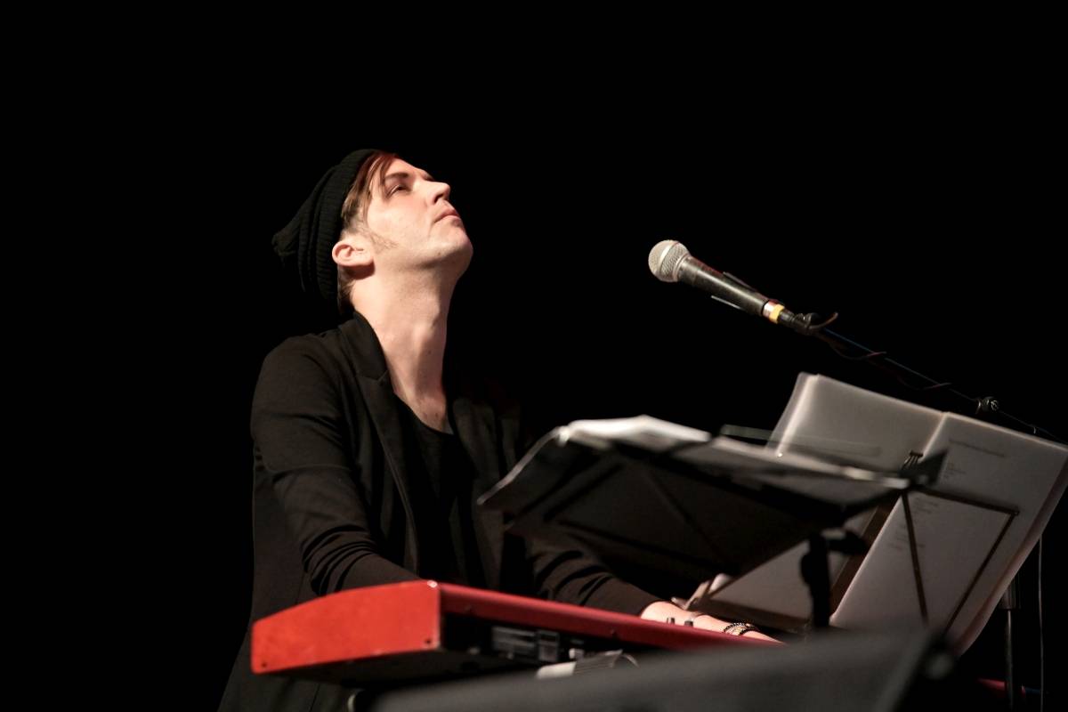 Michal Prokop zpříjemnil vyprodanému Foru Karlín svými písněmi předvánoční čas