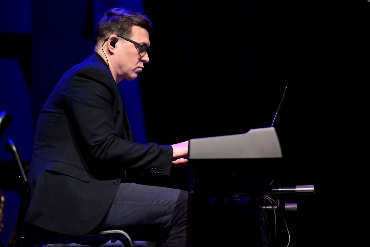 Michal Prokop zpříjemnil vyprodanému Foru Karlín svými písněmi předvánoční čas