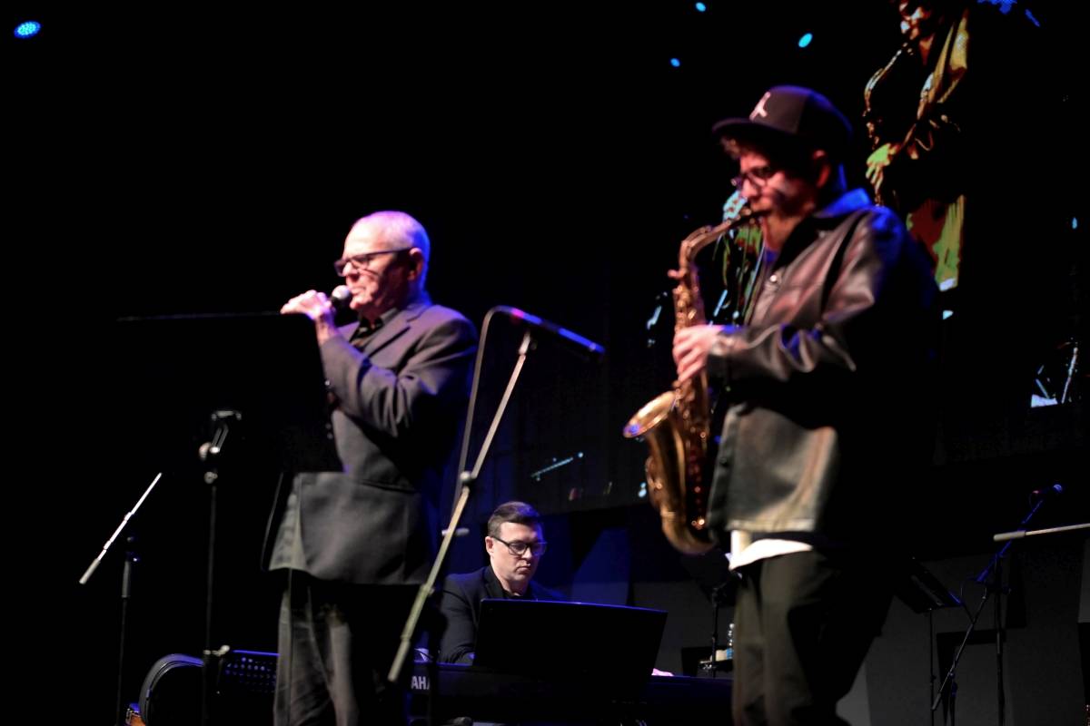 Michal Prokop zpříjemnil vyprodanému Foru Karlín svými písněmi předvánoční čas