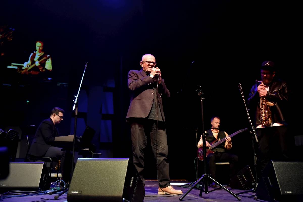 Michal Prokop zpříjemnil vyprodanému Foru Karlín svými písněmi předvánoční čas