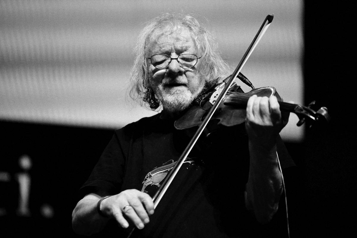 Michal Prokop zpříjemnil vyprodanému Foru Karlín svými písněmi předvánoční čas