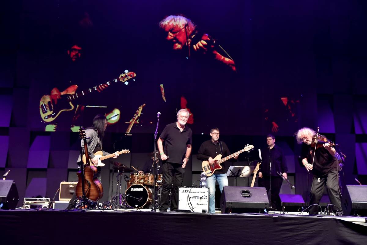 Michal Prokop zpříjemnil vyprodanému Foru Karlín svými písněmi předvánoční čas