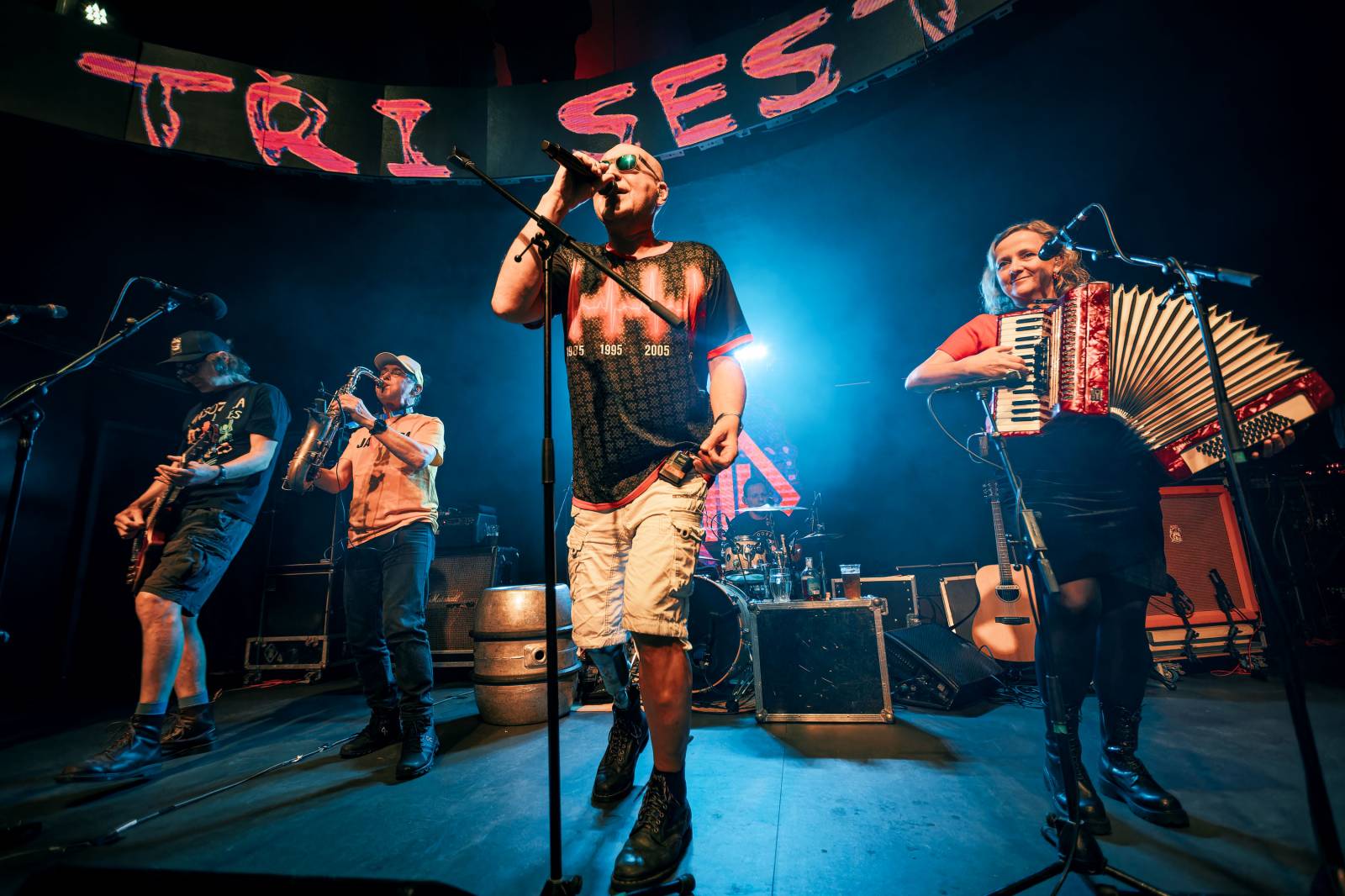 Tři sestry slavily Vánoce opět s Průšou, koncert v OX Clubu byl plný hitů, humoru a pozitivní energie