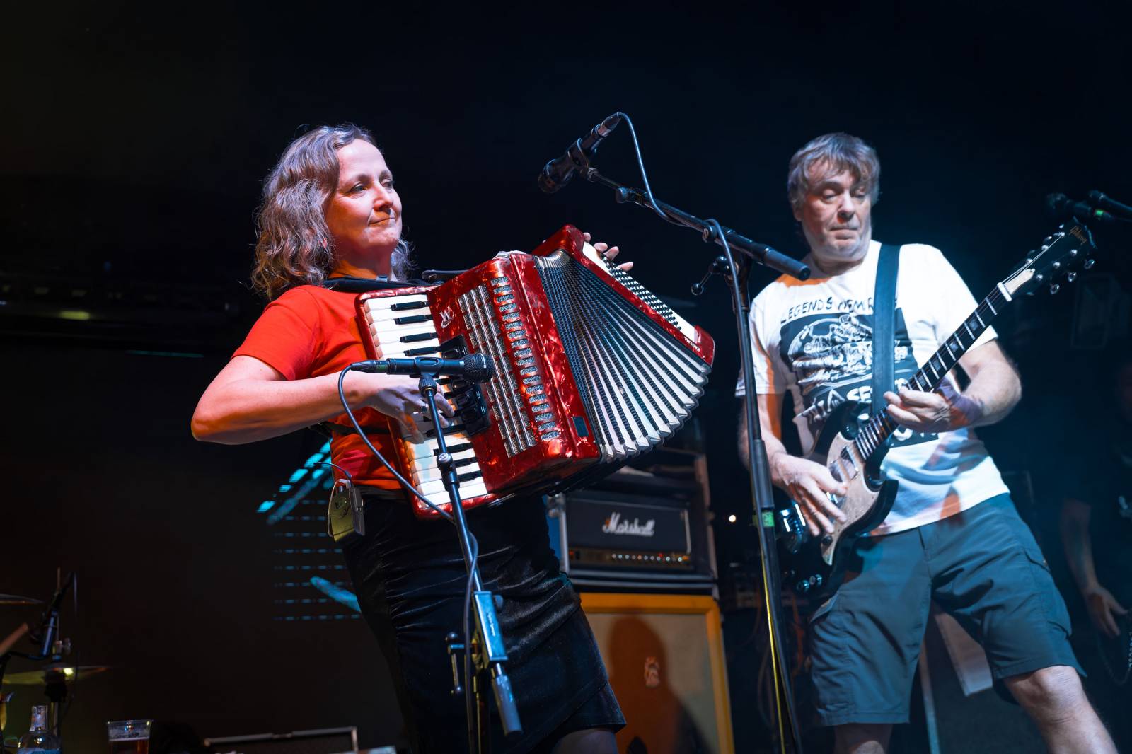 Tři sestry slavily Vánoce opět s Průšou, koncert v OX Clubu byl plný hitů, humoru a pozitivní energie