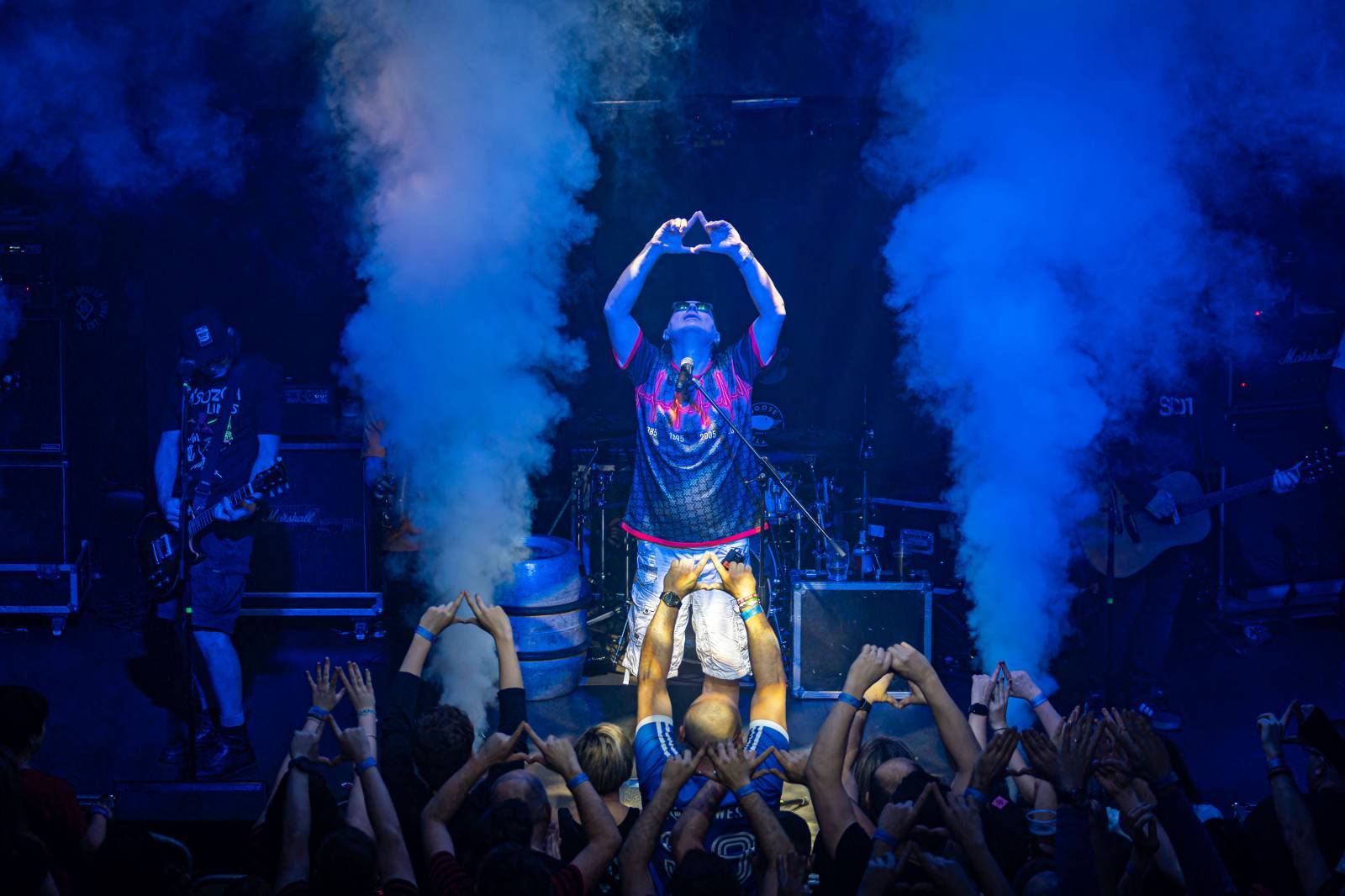 Tři sestry slavily Vánoce opět s Průšou, koncert v OX Clubu byl plný hitů, humoru a pozitivní energie